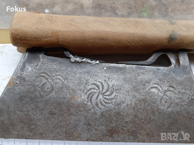 Стара кована брадва секира сатър, снимка 8 - Антикварни и старинни предмети - 53498293