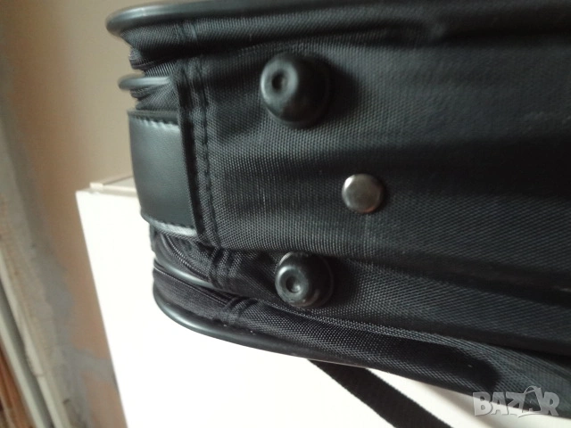 Чисто нова италианска бизнес чанта за лаптоп компютър, снимка 13 - Лаптоп аксесоари - 53078416