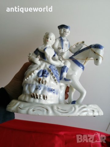 Стара Френска Порцеланова  Статуетка , Двойка с Кон, снимка 8 - Антикварни и старинни предмети - 43112431
