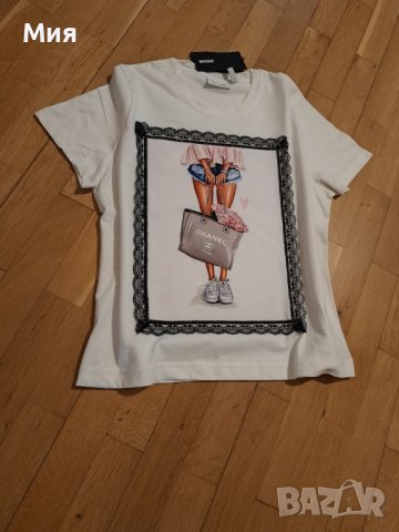Дамска тениска ръчна декорация., снимка 1 - Тениски - 39836545