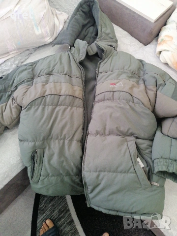дебело зимно яке маслено зелено много добро състояние топли за зимата е превозходно 
