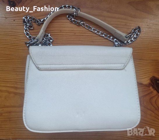 Бяла дамска чанти, снимка 2 - Чанти - 39975847
