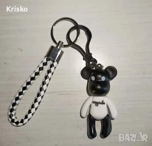 Черна дамска раница от еко кожа с декоративна висулка, снимка 4 - Чанти - 53010261