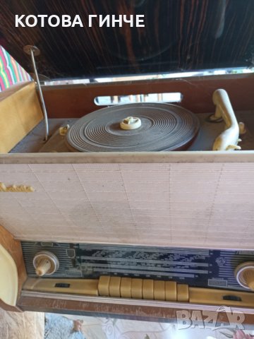 Продава радио-грамофон Латвия, снимка 5 - Антикварни и старинни предмети - 36795907