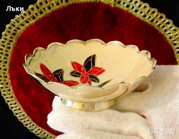 Бронзова купичка,бонбониера с клетъчен емайл,бял. , снимка 2 - Антикварни и старинни предмети - 37998543