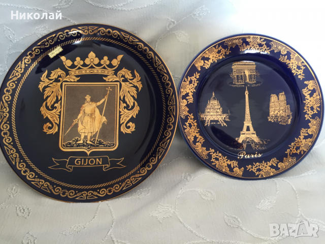 Порцеланови чинии син кобалт, декорирани със злато, Хихон/Gijon и Париж/Paris с поставки, нови