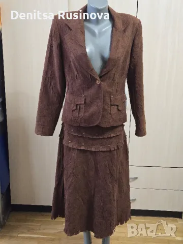 Дамски костюм сако. и пола, кафяв велур размер 46 отговаря на М-L. Много запазен