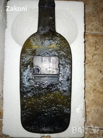 Часовник сплескана бутилка с метални цифри

, снимка 2 - Колекции - 49739773