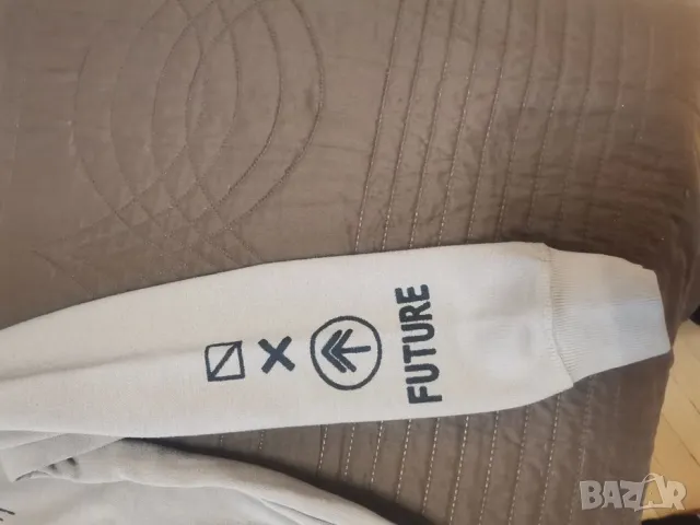 Бял мъжки суичър Bershka размер XS EU, снимка 3 - Спортни дрехи, екипи - 48493782