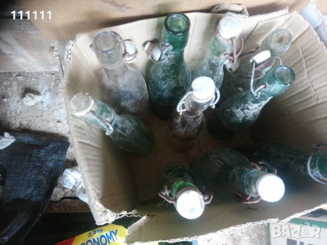 Стъклени шишета с порцеланови тапи стари за колекционери. Има шишета с надписи на стъклото. , снимка 2 - Колекции - 32251249