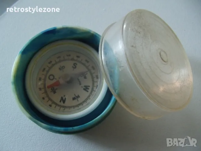№ 7944 стар малък компас   - с кутийка  - диаметър 3,5 см   - соц.период / България - Г.С София /, снимка 5 - Други ценни предмети - 49535318