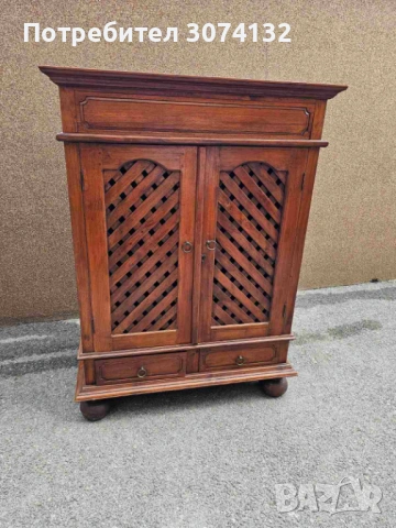 Трапезен шкаф изработен изцяло от масив Тиково дърво