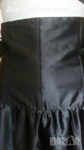 Черна сатенена пола, на REVIEW👗🍀XS,S🌸🍀арт. 2016, снимка 4 - Поли - 33564383