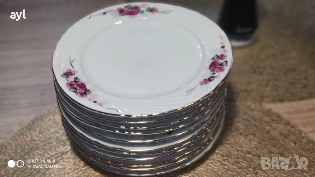 12 бр. Порцеланови Чинии със Златен Кант