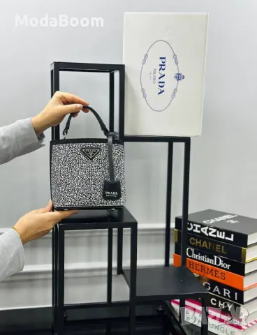 Prad🅰️ дамски чанти Различни цветове , снимка 11 - Чанти - 48944533