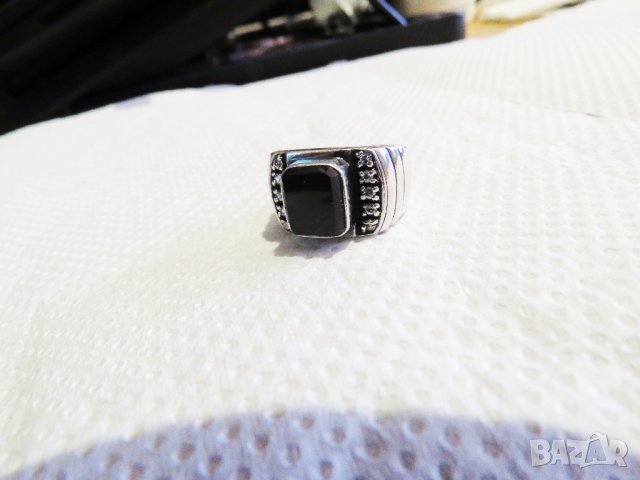 Стар мъжки сребърен пръстен с черен оникс и блестящи циркони - притежавай го и бъди готин