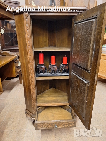 Винтидж ъглов шкаф с богата дърворезба , снимка 5 - Шкафове - 52990785