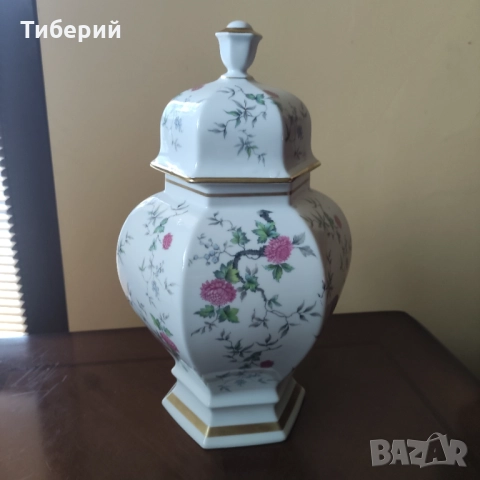 Порцеланова ваза голяма