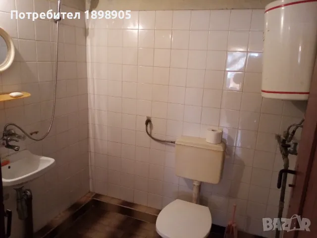 Двуетажна къща с двор в с.Маломир, снимка 9 - Къщи - 48352391