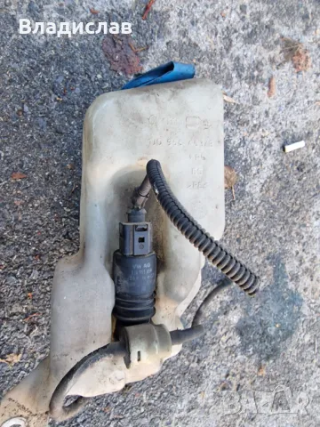 Казанче с помпа за миячно за Audi A3 8L , снимка 2 - Части - 48284454