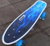 Емблема на градския стил: Скейтборд пениборд със светещи колела - смело каране и неповторими трикове, снимка 1