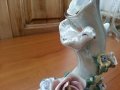 Порцеланова ваза с цветя рози , снимка 6