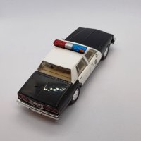 Chevrolet Caprice Metropoliten Police 1987 от филма Терминатор-2 - мащаб 1:43 Greenlight нов в кутия, снимка 6 - Колекции - 44065425