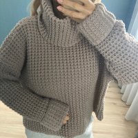 Дебел пуловер , снимка 1 - Блузи с дълъг ръкав и пуловери - 43909153