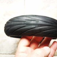 "Солидна"безкамерна плътна гума  за Segway Ninebot ES,8х2,125, снимка 1 - Скейтборд, ховърборд, уейвборд - 43143026