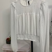 Блуза в размер M-L, снимка 2 - Блузи с дълъг ръкав и пуловери - 44096824