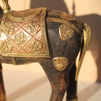 Арабски дървен кон с месингова украса, снимка 3 - Антикварни и старинни предмети - 43573128