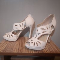 Нови - 40% Deichmann бели сандали на ток 37 номер дамски бели обувки на ток, снимка 1 - Сандали - 28989887