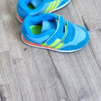Adidas детски маратонки номер 21, снимка 2 - Детски маратонки - 37418626