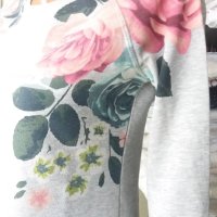 Сива блуза от плътно и еластично трико с щампа цветя, снимка 3 - Тениски - 43043798
