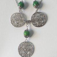 Красив комплект бижута със зелен Тюркоаз и филигрирани медальони в цвят сребро , снимка 3 - Бижутерийни комплекти - 33475535