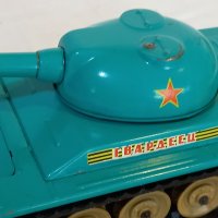 Ламаринена играчка танк Гвардеец , снимка 2 - Колекции - 40882640