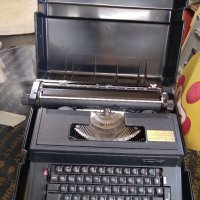 Електрическа пишеща машина , снимка 1 - Друга електроника - 37137672