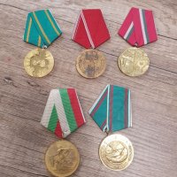 Различни ордени , медали , значки, снимка 1 - Антикварни и старинни предмети - 26696157