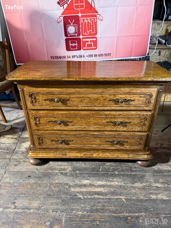 Продавам Красив Скрин от Масивно Дърво, снимка 1