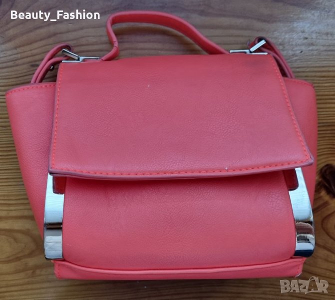 Коралова малка чанта, снимка 1