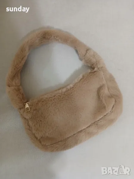 НАЛИЧНА Пухкава чанта , снимка 1