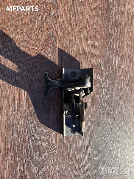 Ключалка за преден капак Mercedes w211, снимка 1