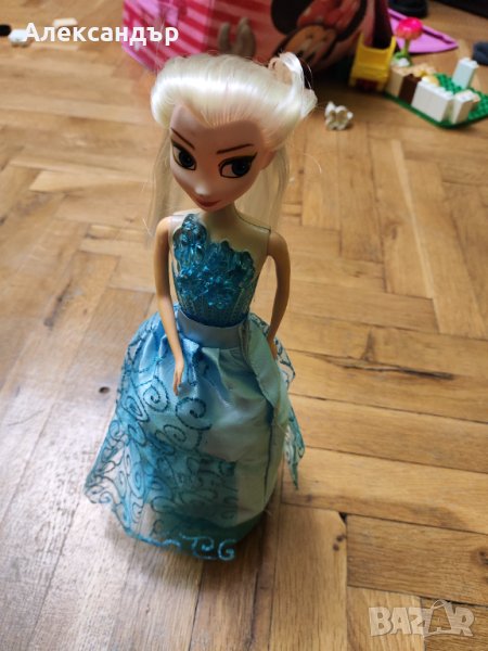 Пееща подвижна кукла Елза (Frozen), снимка 1