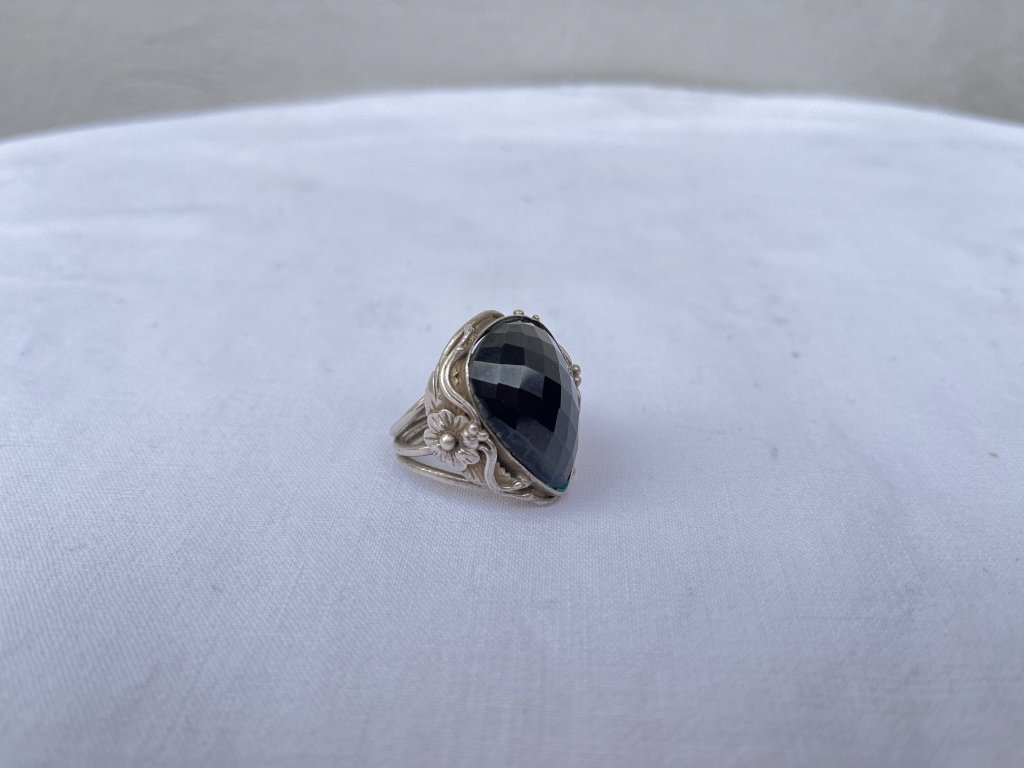 Голям дизайнерски сребърен пръстен с естествен камък №1285 в Антикварни и  старинни предмети в гр. Сливен - ID34900074 — Bazar.bg