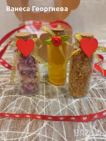 Подаръчен комплект с розов цвят, мед и прашец за Свети Валентин/8ми март