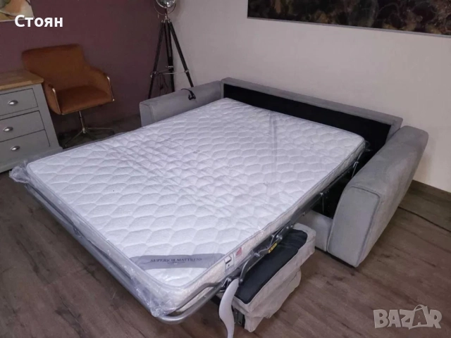 Италиански светло сив диван тройка от плат с функция сън, снимка 2 - Дивани и мека мебел - 52010382