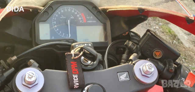 Продавам Honda CBR 600RR - като НОВ !, снимка 4 - Мотоциклети и мототехника - 53140385