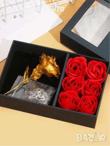Подаръчен комплект колие с послание , златна роза и 6 вечни рози, снимка 2 - Бижутерийни комплекти - 43808381