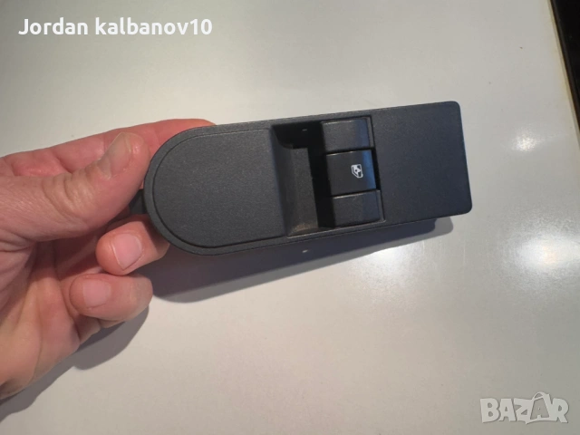 Копче или бутон за ел. стълкото на предна дясна врата на Opel Astra Zafira само за 15Eur. 13228709, снимка 2 - Части - 53308293