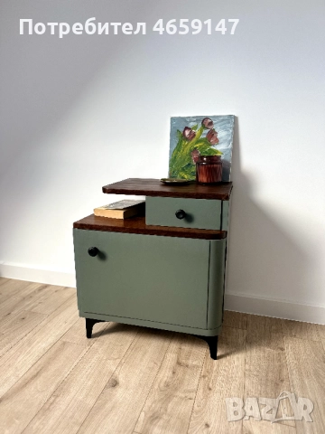 Две реставрирани дървени нощни шкафчета